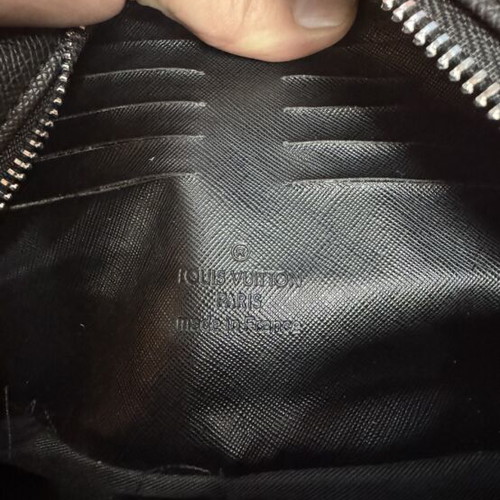 Louis Vuitton Kasai Taiga Leather Clutch Bag new, black