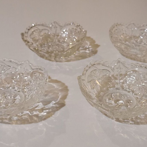 Small glass bowls with flowers and leaves used, set of 4