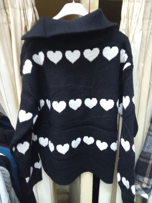 Women's half-zip sweater with hearts new, one size