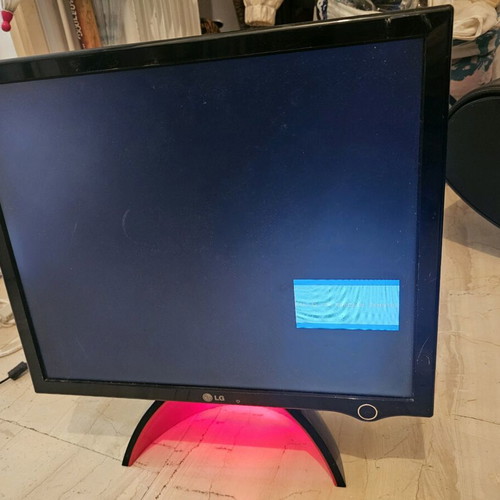 LG Flatron L1900J-BF monitor used, working