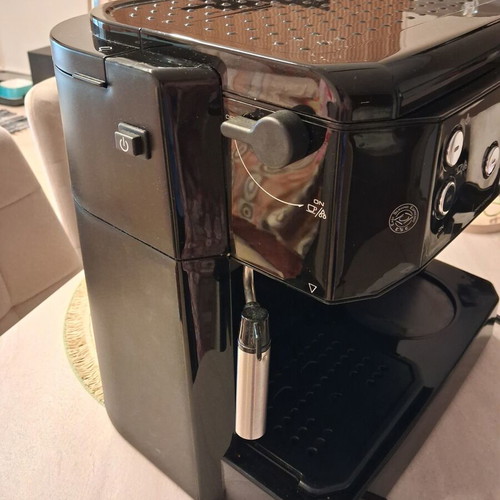 De'Longhi Coffee Maker like new, espresso and filter machine