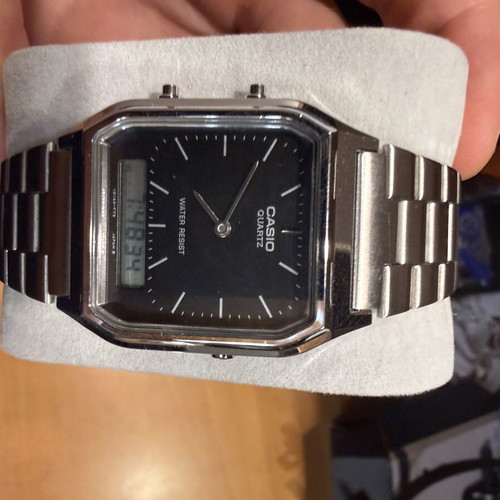 Casio vintage watch like new, black unisex