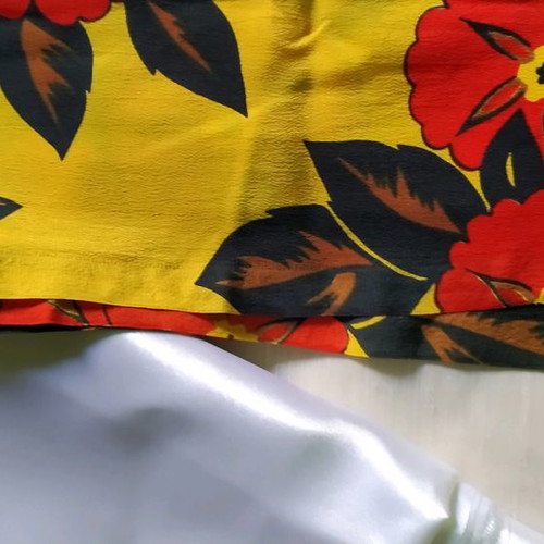 Vintage crepe fabric yellow with red flowers 3.2 m and gift white satin
