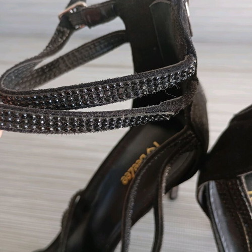 Deezee black sandals with straps size 40 like new