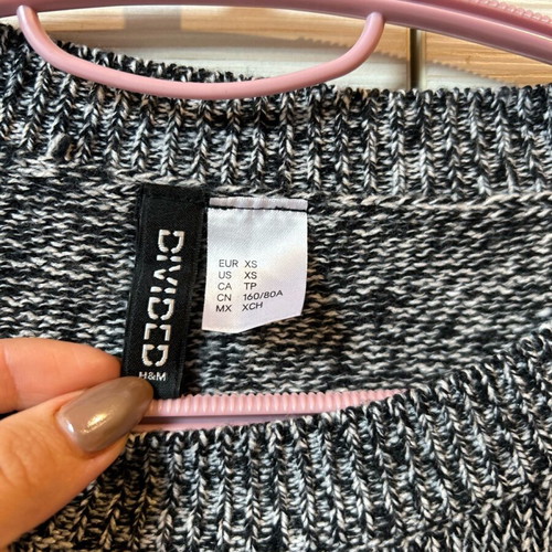 H&M black pullover like new, size XS