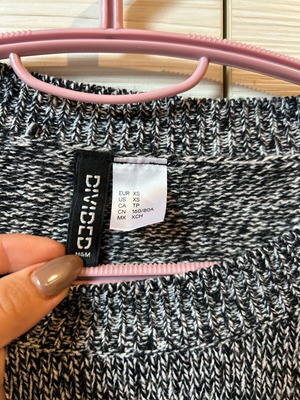 H&M black pullover like new, size XS