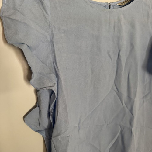 Blouse with ruffles on sleeves small Star Body H like new