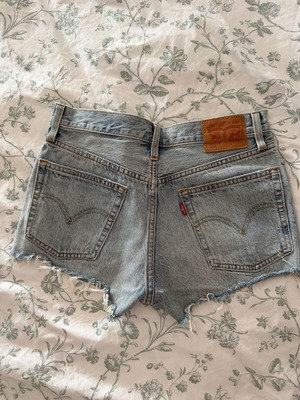 Levi's 501 high-waisted denim shorts used, size W26, blue