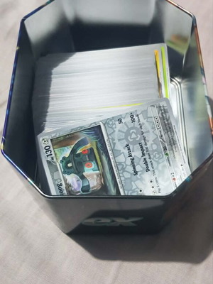 Pokémon κάρτες πακέτο 150 με μεταλλικό κουτί σαν καινούργιο