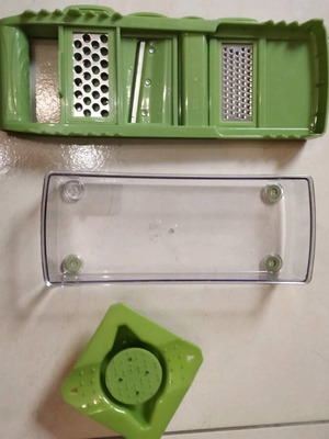 Vegetable mandoline used with collection container