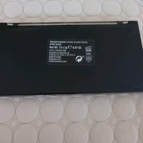 Technic Cosmetic Spirit Guide eyeshadow palette like new, 15 colors