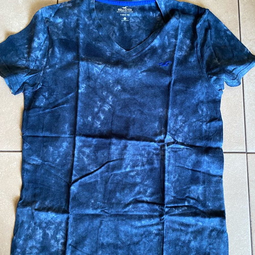 Hollister men's T-shirt small blue tie dye V-neck like new