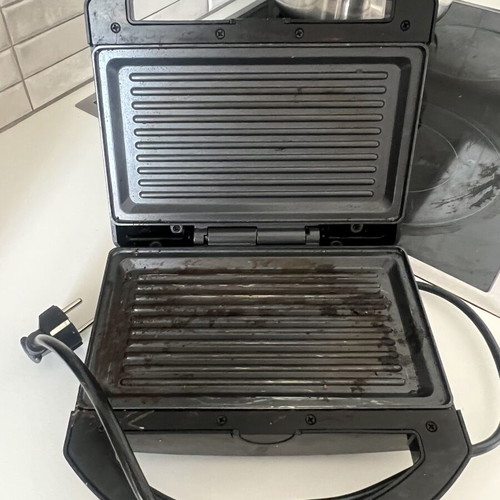 Sandwich maker used
