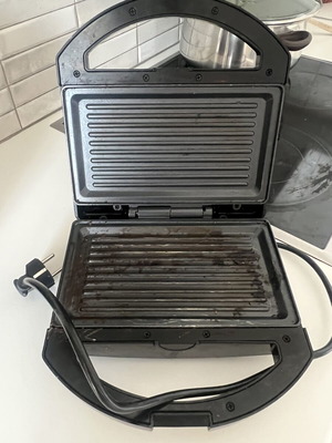 Sandwich maker used