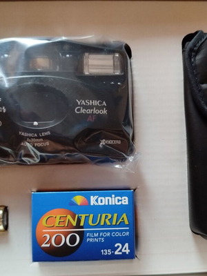 Yashica Clearlook AF camera full box set with vintage film and case