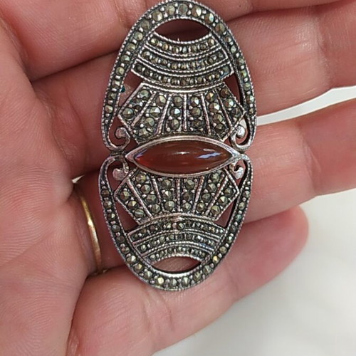 Women's brooch