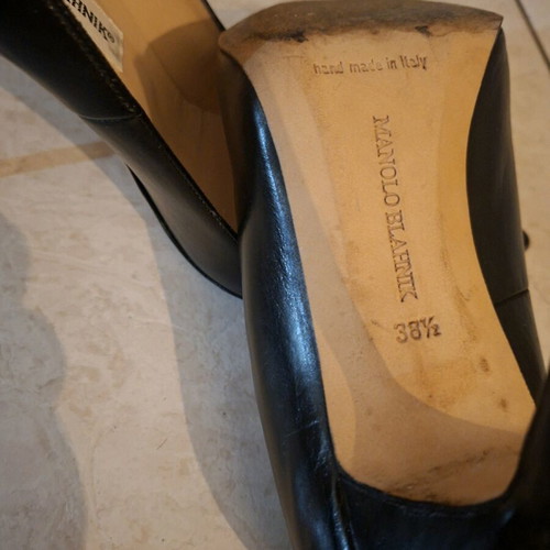 Manolo Blahnik Black Classic Leather Pumps No 38.5 Like New