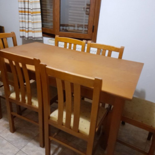 Τραπέζι κουζίνας-τραπεζαρίας με επέκταση και 6 καρέκλες σαν καινούργιο