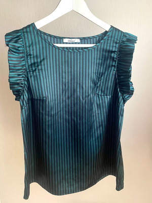 Satin top new, size M, black and green