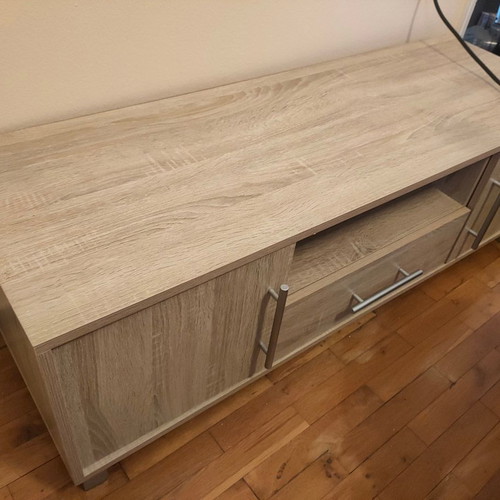 Coffee table and TV stand like new, melamine wood design