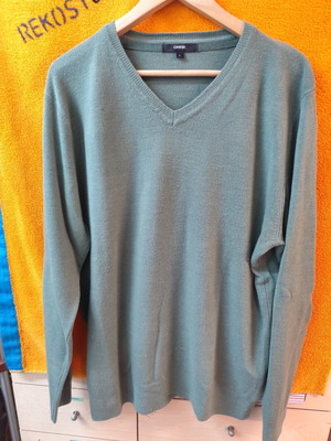 V-neck sweater used, veraman color, size L