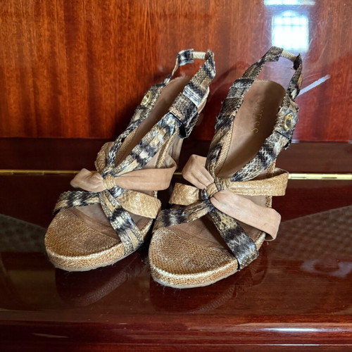 Guess sandals size 37 like new, brown with wooden heels