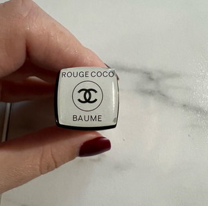 Овлажнител за устни Chanel неизползван