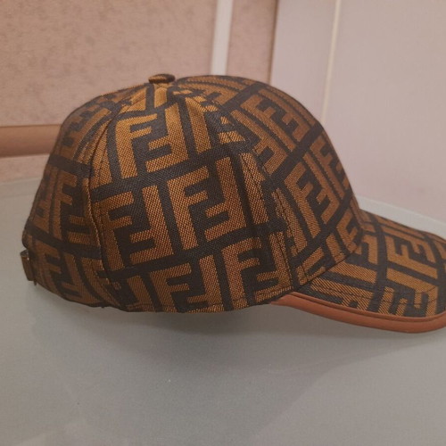 Hat like new, adjustable size, black and brown
