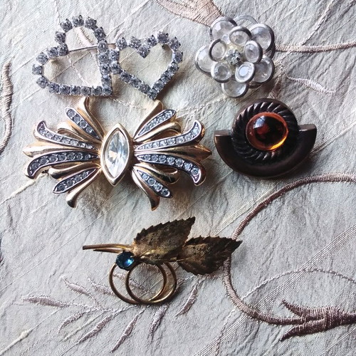 Vintage pins like new, pack of 5, gold and silver colors