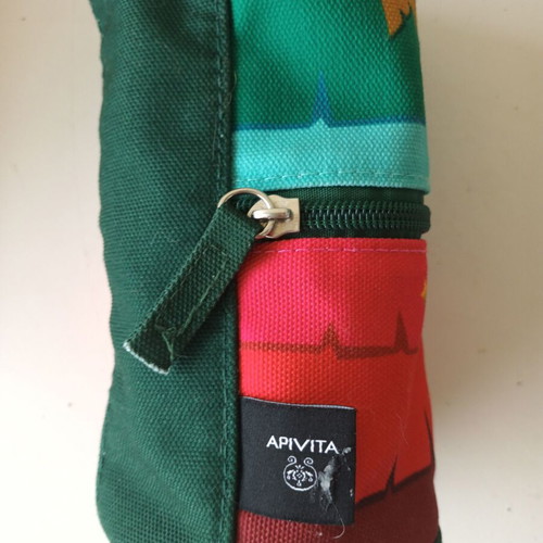 Apivita makeup brush set with 12 brushes and 2 headbands