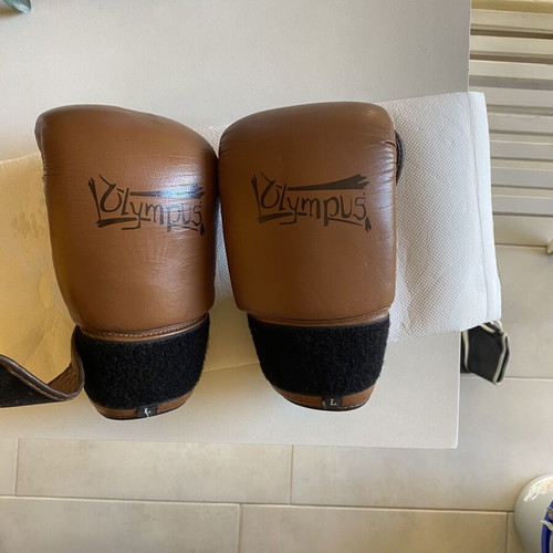 Nike Machomai 2 boxing set like new with gloves and bandages