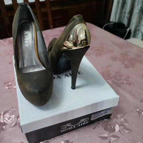 Heels with gold details used, brown, size 37-37.5