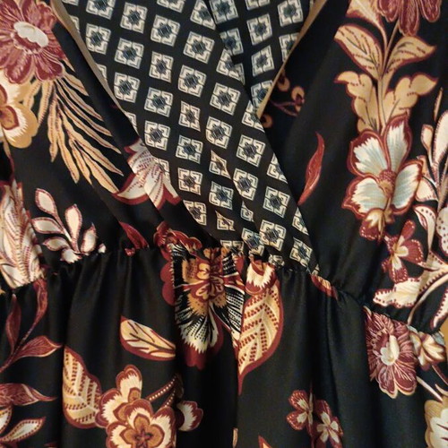 Floral elegant midi dress used, size Large, wrap style