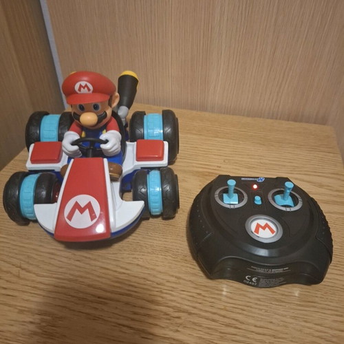 Mario Kart used, functional with occasional controller sync issues