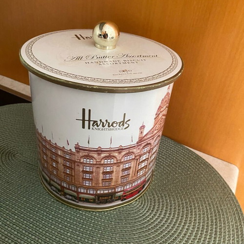 Harrods biscuit tin like new, metal