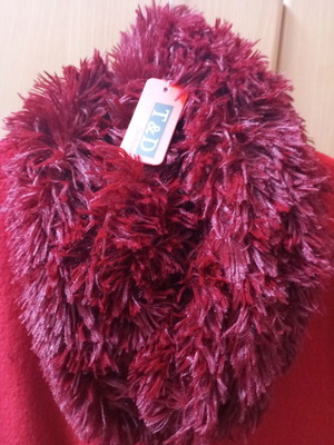 Women's fluffy scarf new, red polyester