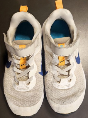 Nike Revolution 6 παιδικά αθλητικά παπούτσια No 30-31 σαν καινούργια λευκά μπλε