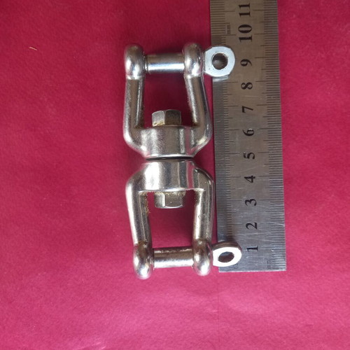 Stainless steel swivel with double shackle