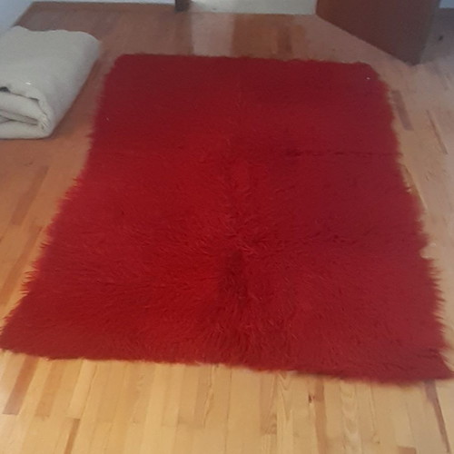 Red flokati rug like new 1.60x2.40m