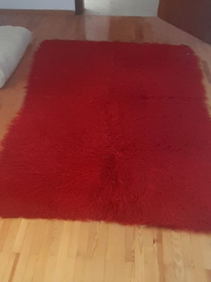 Κόκκινη φλοκάτη σαν καινούργια 1,60x2,40μ