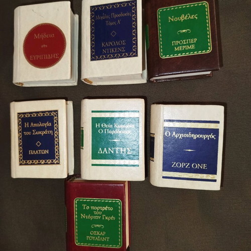 Deagostini 7 collectible miniature books used