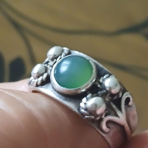 Silver 925 ring with jade stone, size 17mm like new