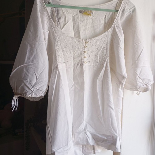 White blouse with wide sleeves, buttons and lace, size M/L