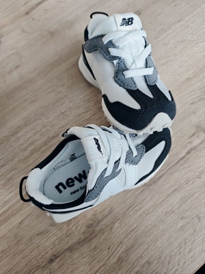 New Balance 327 Παιδικά αθλητικά παπούτσια καινούργια, νούμερο 22.5, άσπρο και γκρι
