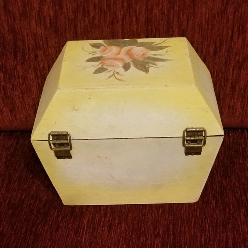 Small chest used with dimensions 21cm x 14cm x 17cm