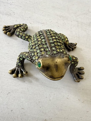 Mini vintage decorative frog jewelry box like new, metal with crystals