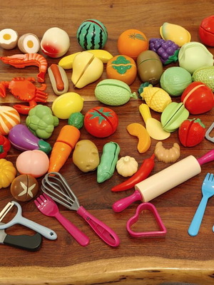 Children's play food set used, 60+ pieces with kitchen accessories