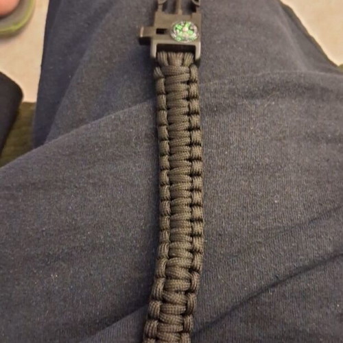 Survival bracelet paracord with compass, whistle, flint, and blade like new