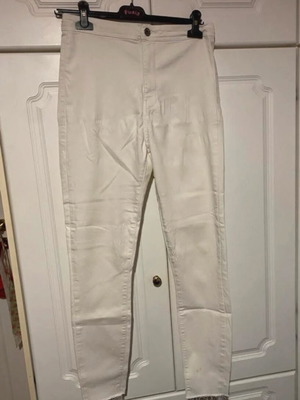 White skinny jeans Bershka used, sizes M and L