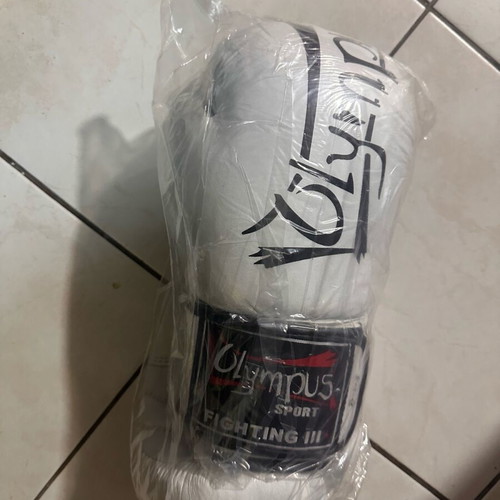 Olympus boxing gloves new, leather